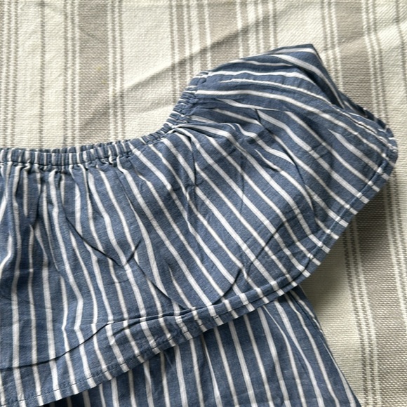 Stripe flowy top. Can be worn off the shoulder. - Picture 3 of 5
